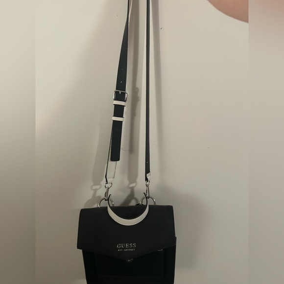 Black and white GUESS purse - Picture 7 of 7